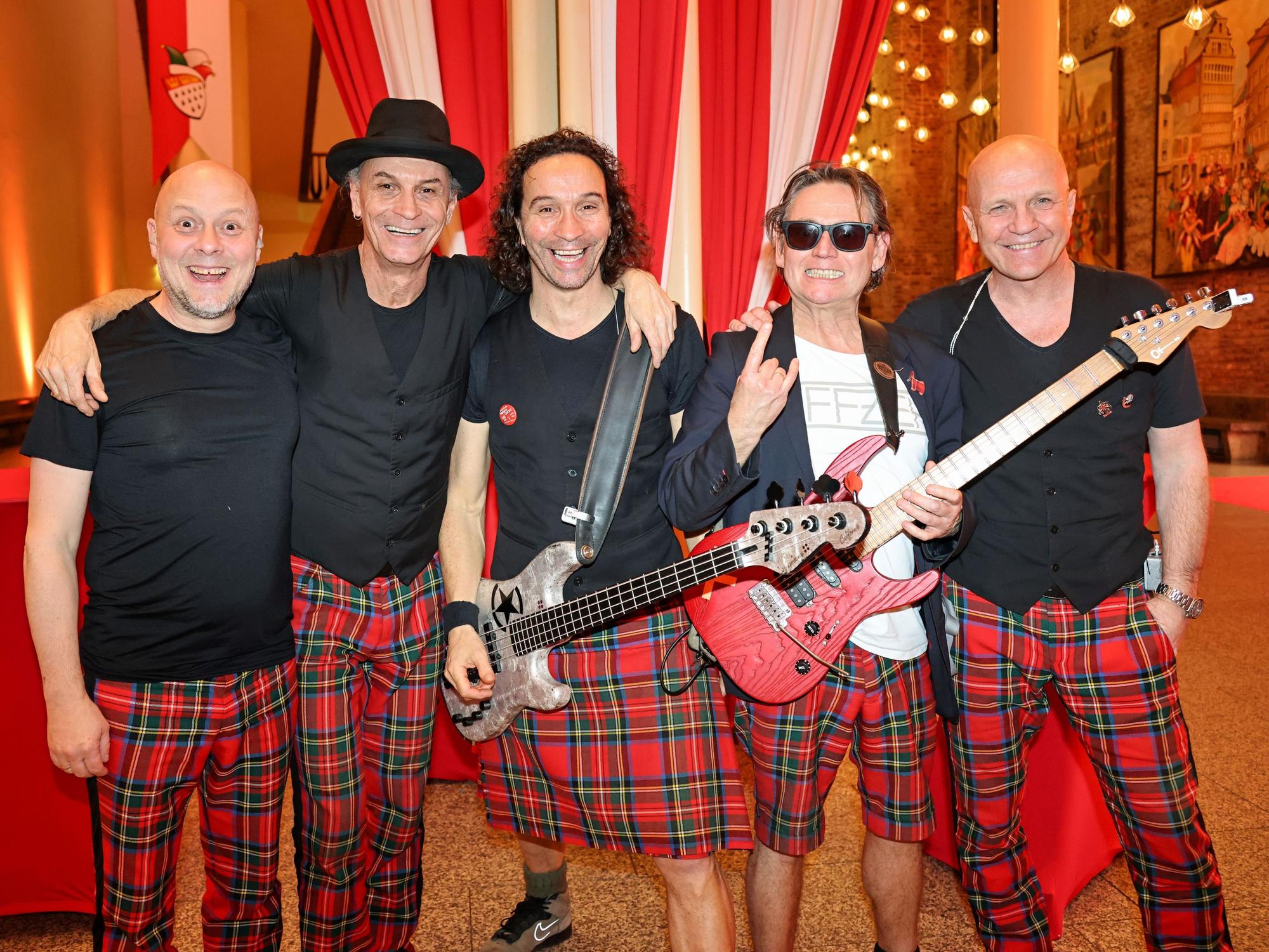 Gruppenfoto der Band Brings im Foyer.
