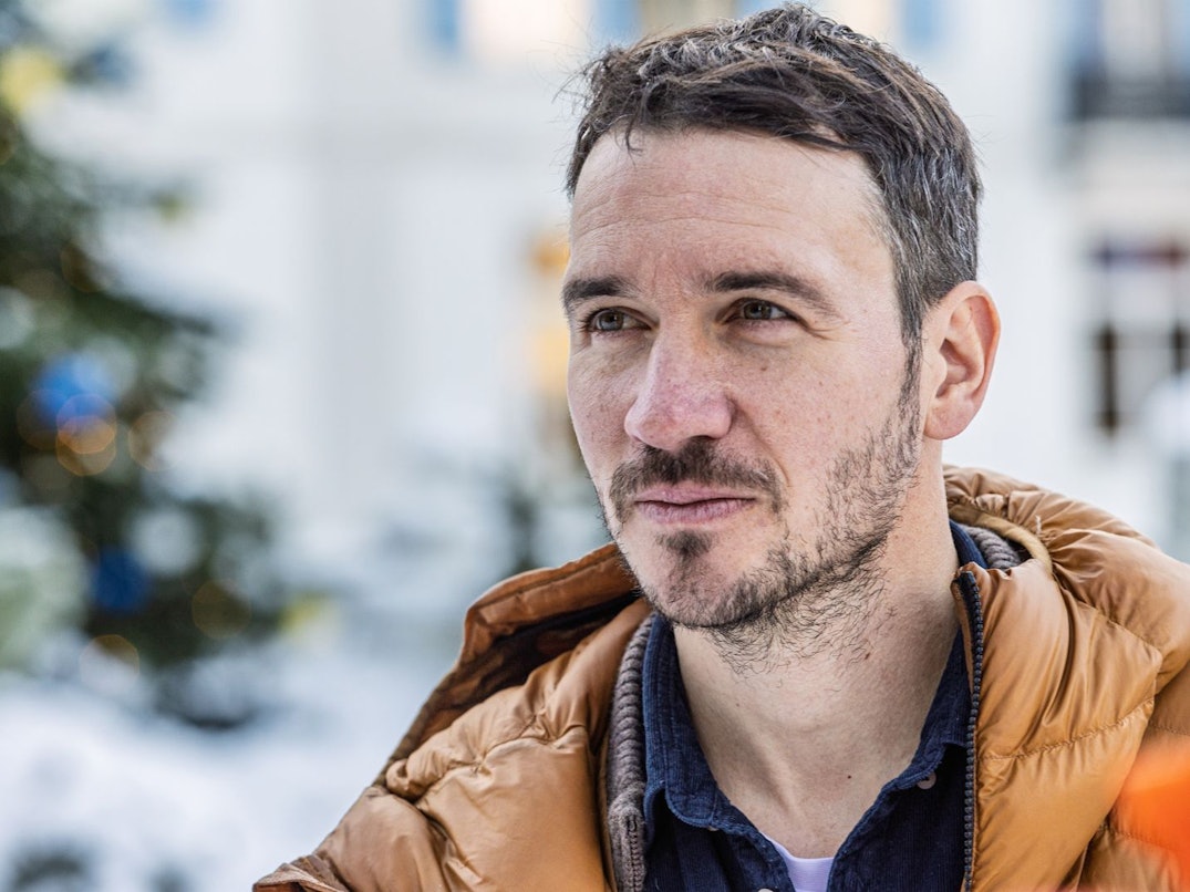 Felix Neureuther erlebte Lindsey Vonns Sturz live als ARD-Experte mit. (Bild: BR/Valerio Agolino)