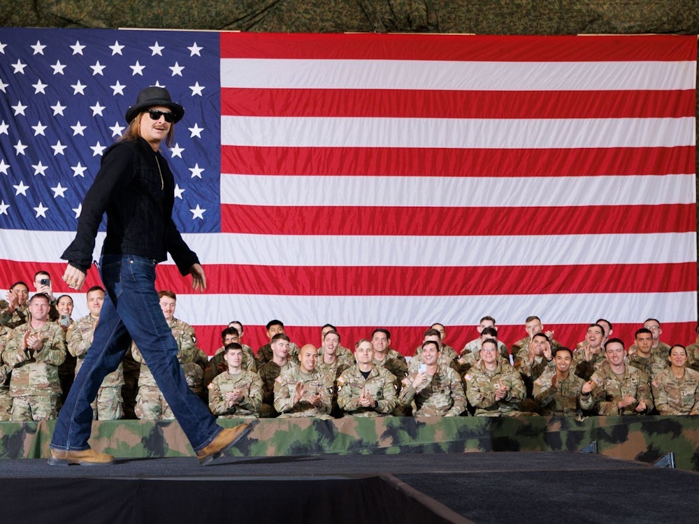 Kid Rock bei einer Veranstaltung von Vizepräsident J.D. Vance vor Militärmitgliedern. Der Musiker steht dem Weißen Haus besonders nahe. (Bild: 2025 Getty Images/Brett Carlsen)