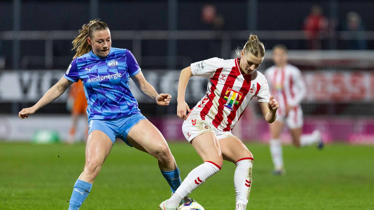 Kölns Anna-Lena Stolze im Zweikampf mit Ramona Maier.