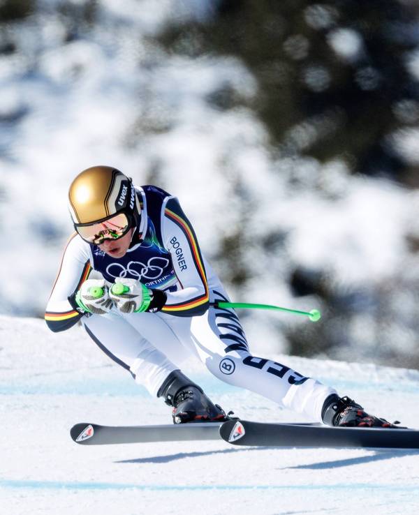 Emma Aicher bei der Abfahrt in Cortina d’Ampezzo bei den Olympischen Spielen.