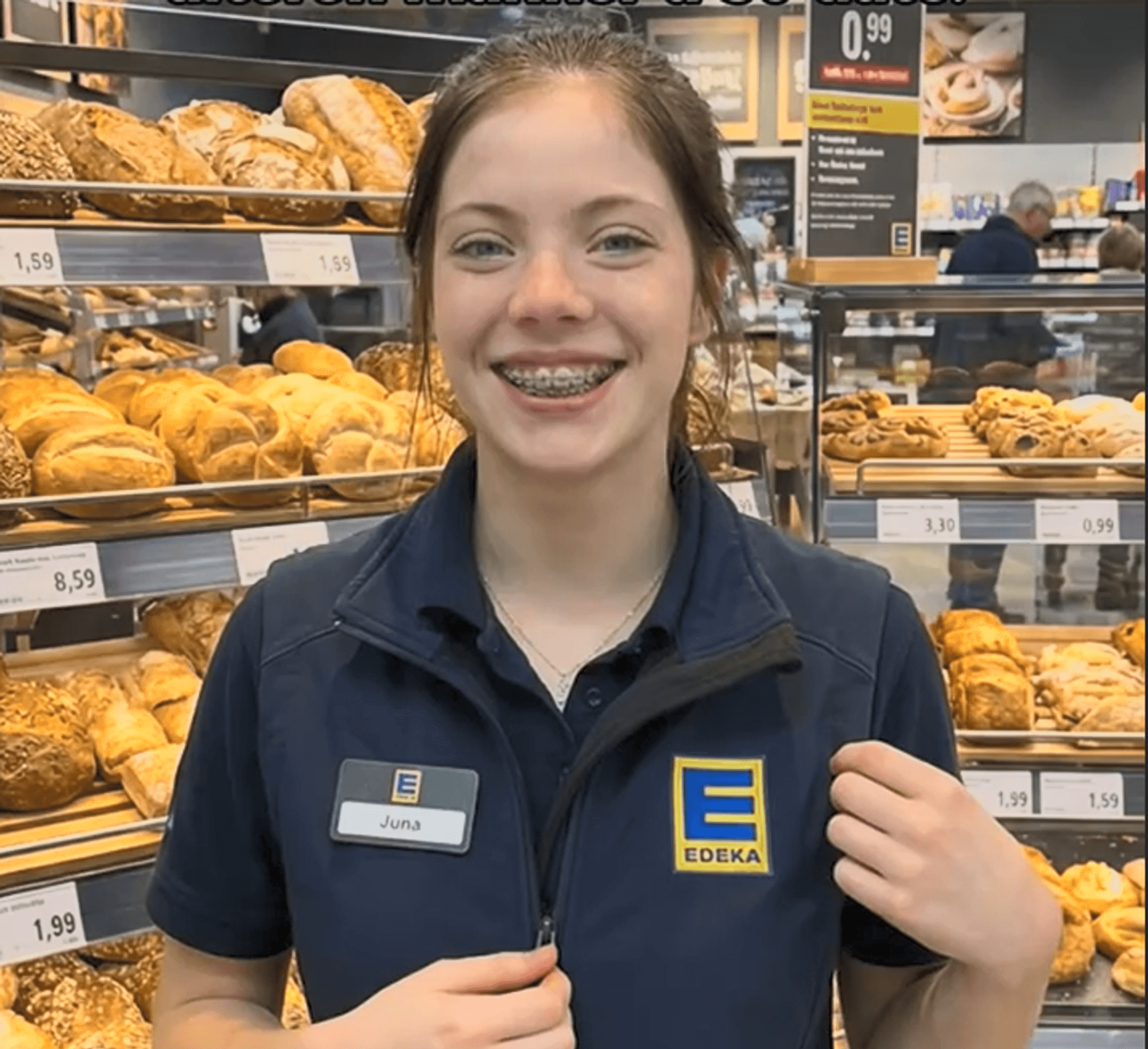 Diese junge Edeka-Mitarbeiterin ist nicht echt. Und sorgt für große Probleme.