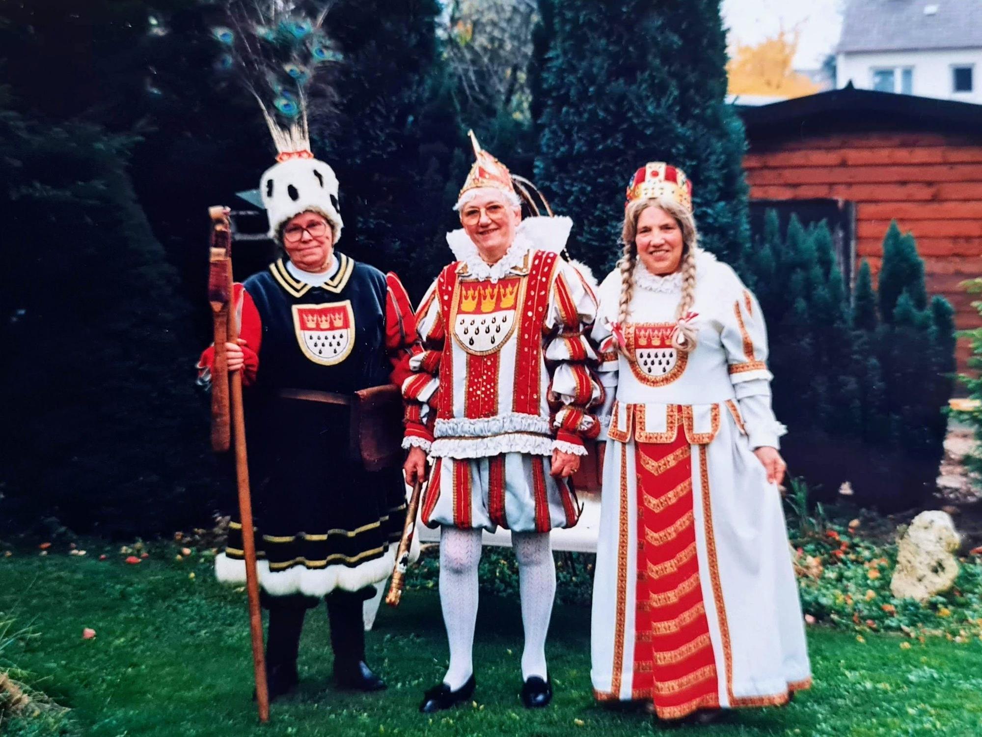 Agnes Blömer, Aenne Blatt und Margarethe Greiss als Dreigestirn 1992.