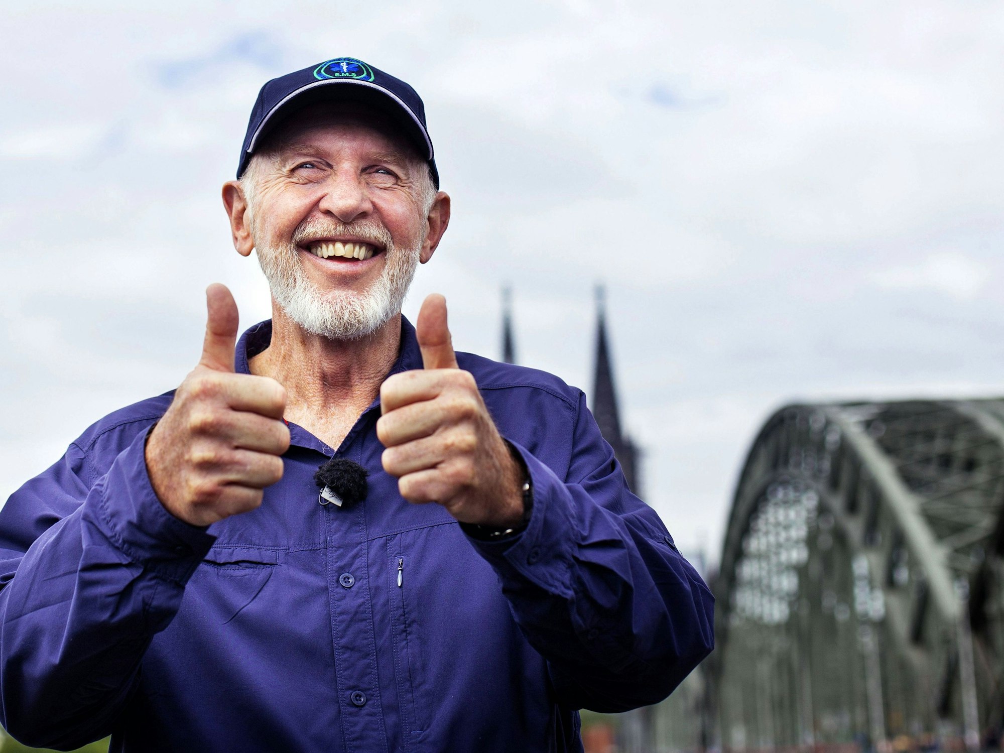 Sein Bart ist sein Markenzeichen: Dschungel-Legende Dr. Bob, hier 2015 bei einem Besuch in Köln.