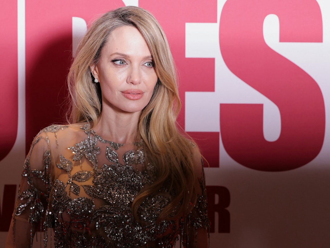 Angelina Jolie posiert vor der Vorführung des Films „Coutures“ im Pariser Kino Pathé Palace am 9. Februar 2026.
