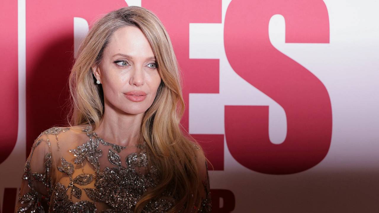 Angelina Jolie posiert vor der Vorführung des Films „Coutures“ im Pariser Kino Pathé Palace am 9. Februar 2026.