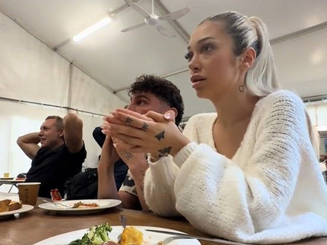 Diese Blicke sprechen Bände: Die Reaktion der Dschungelcamp-Kandidaten Patrick Romer, Umut Tekin und Ariel (v.l.) auf den Sieg von Gil Ofarim.