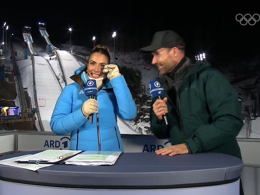 Lea Wagner und Sven Hannawald freuen sich über Gold.