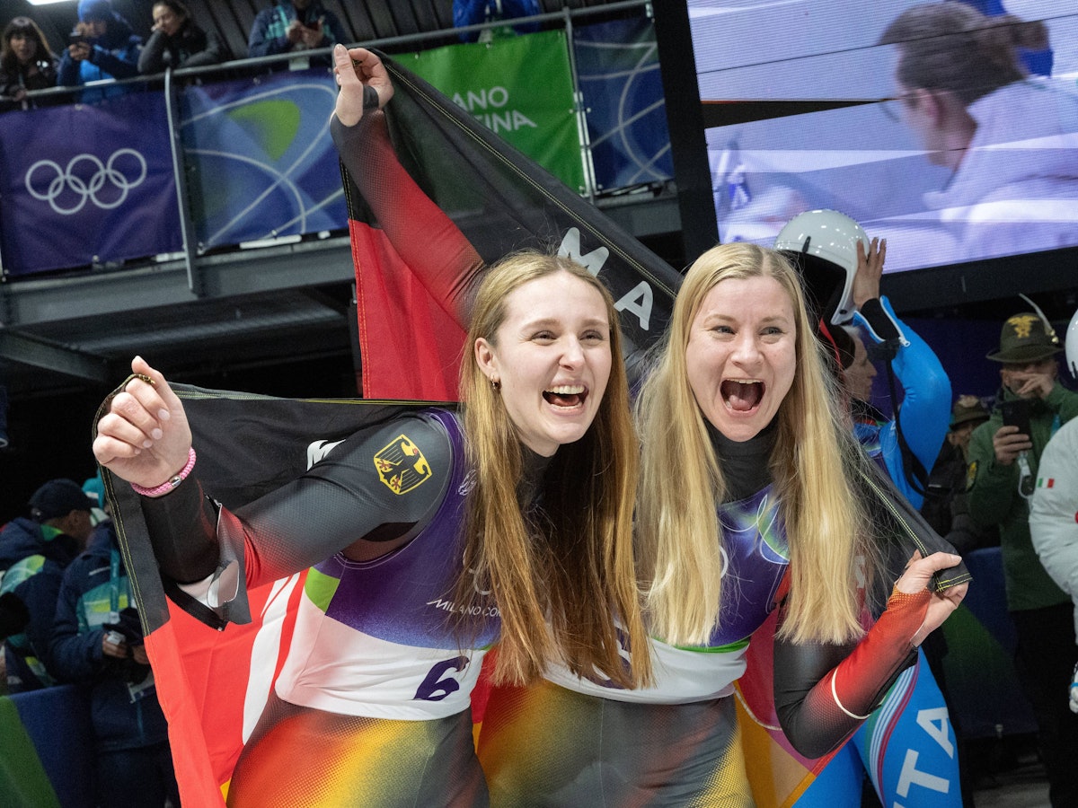 Dajana Eitberger (r.) und Magdalena Matschina haben Olympia-Silber beim Rodeln im Damen-Doppelsitzer geholt.