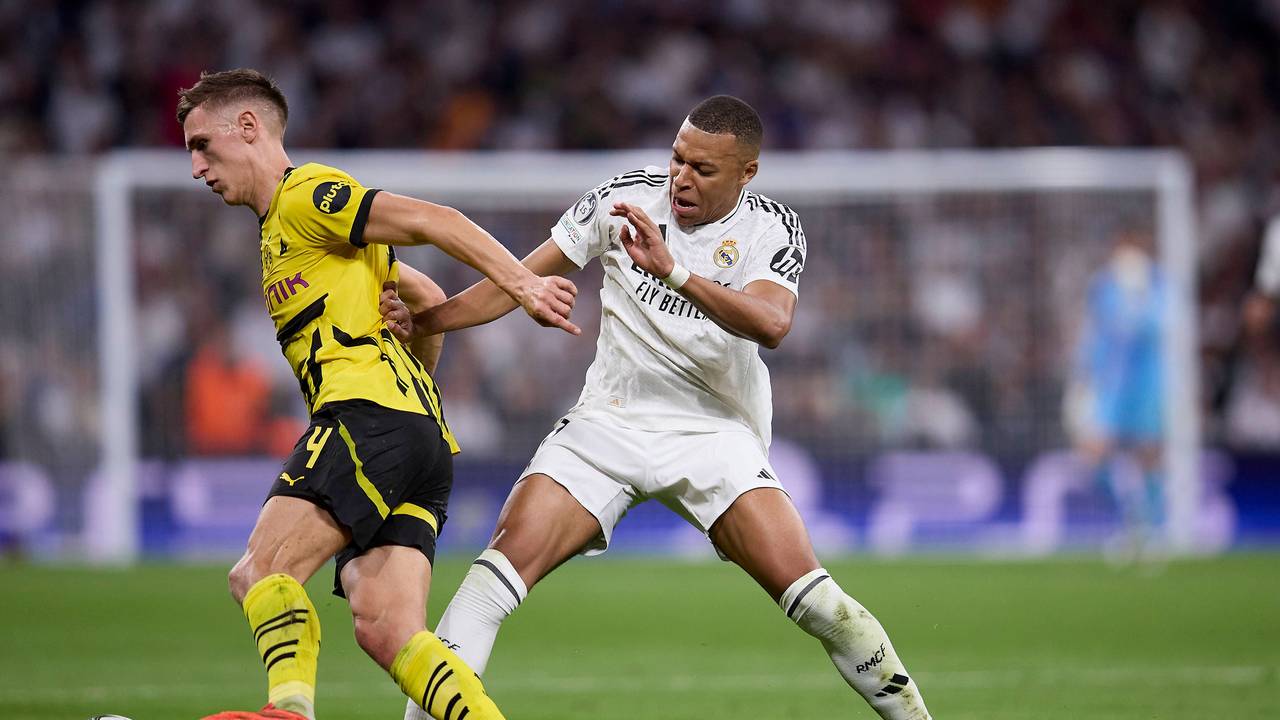 Nico Schlotterbeck im Zweikampf mit Kylian Mbappé