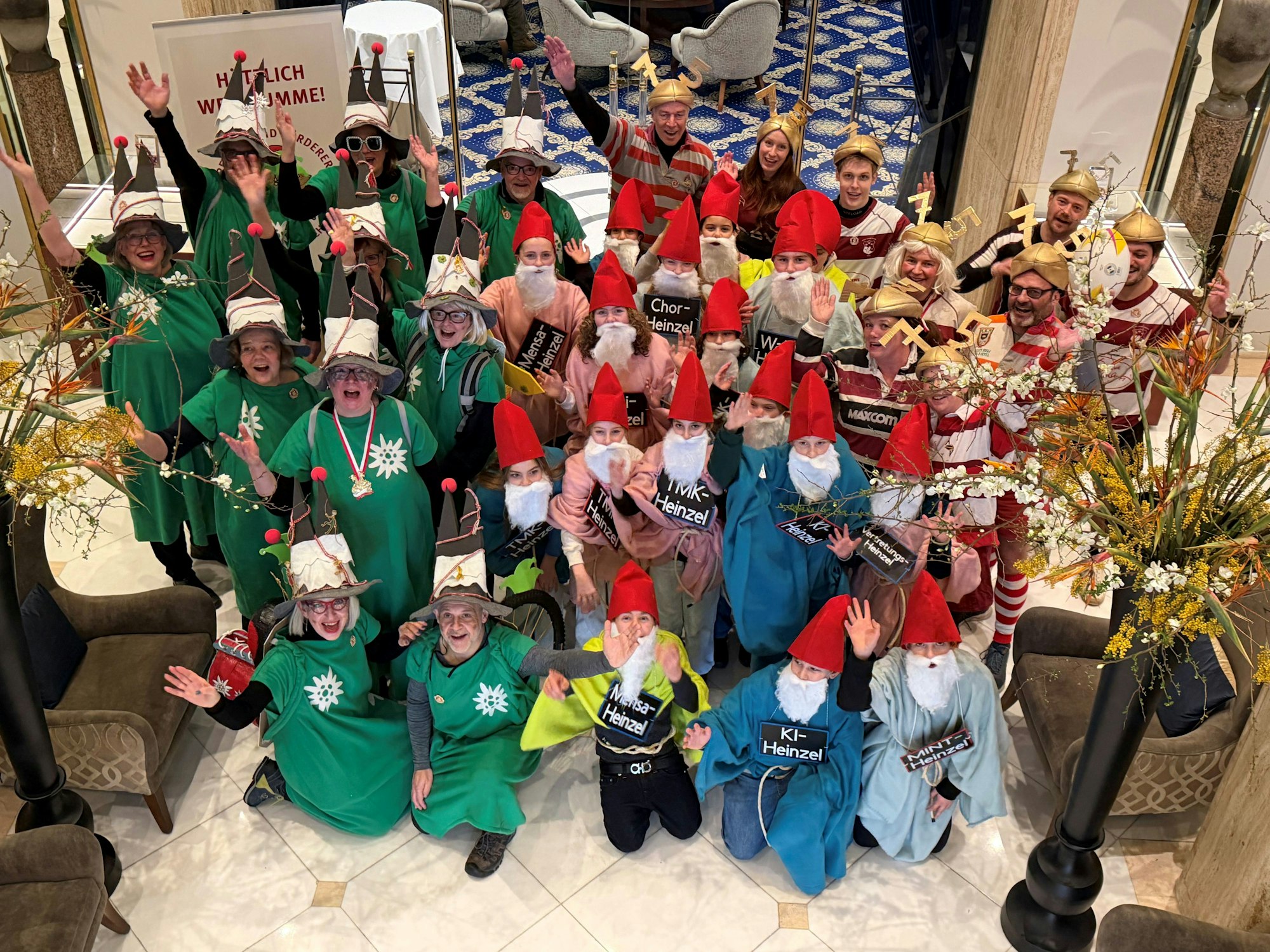 Teilnehmer der Schull- un Veedelszöch beim Gruppenbild.