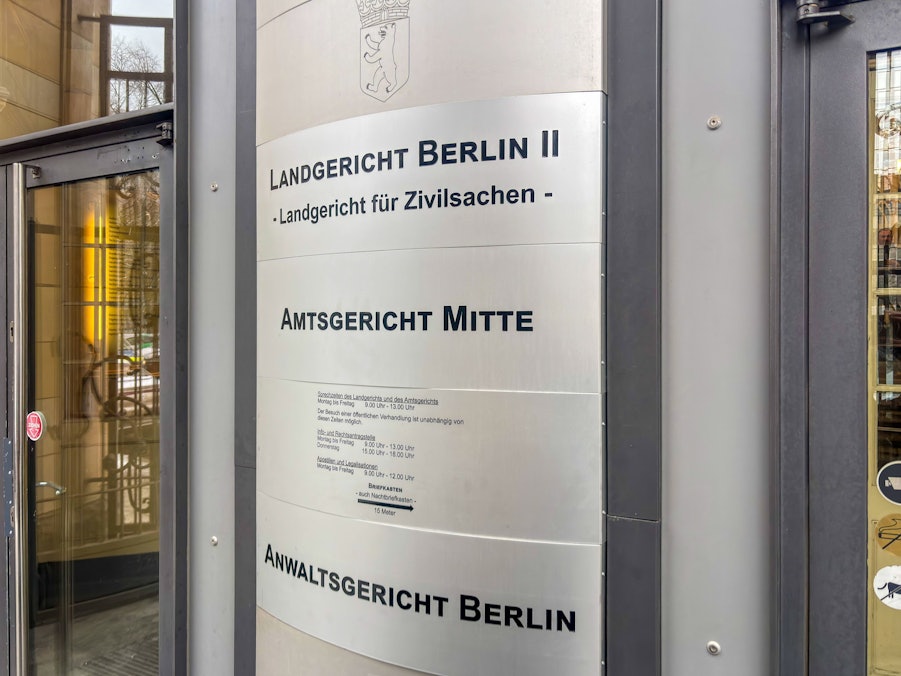 Eingangsschild Landgericht Berlin II, Amtsgericht Mitte, Anwaltsgericht Berlin
