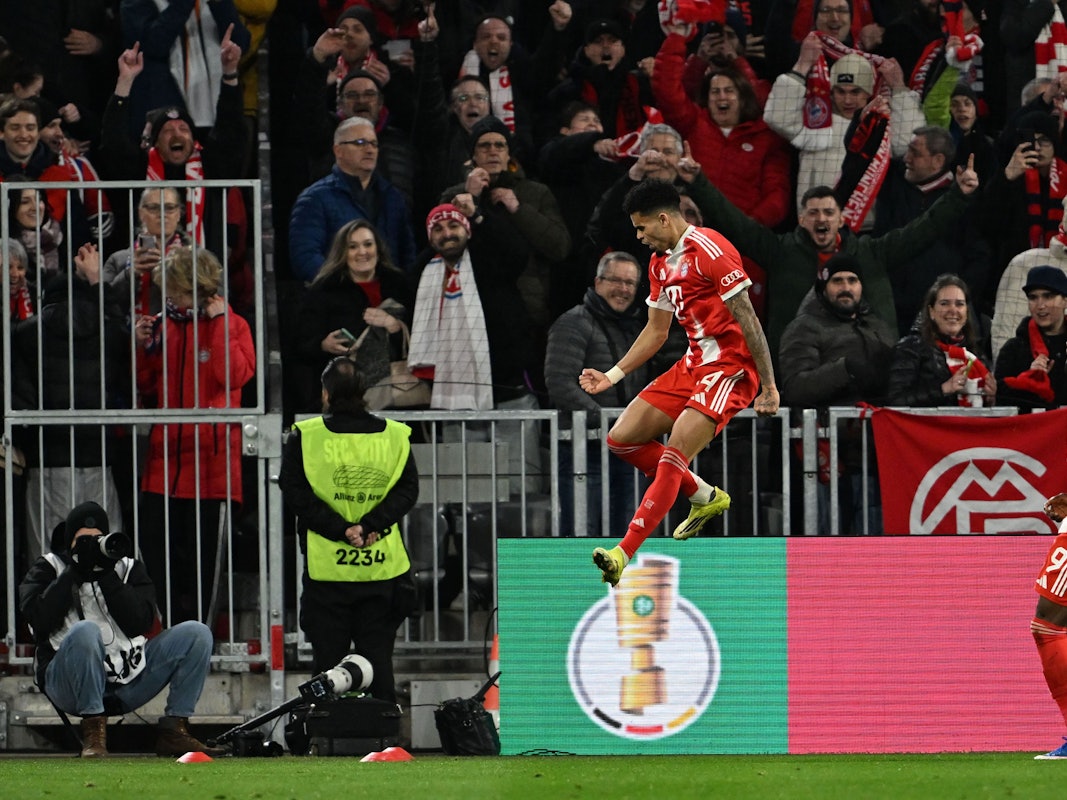 Luis Díaz (l.) feiert seinen Treffer zum 2:0.