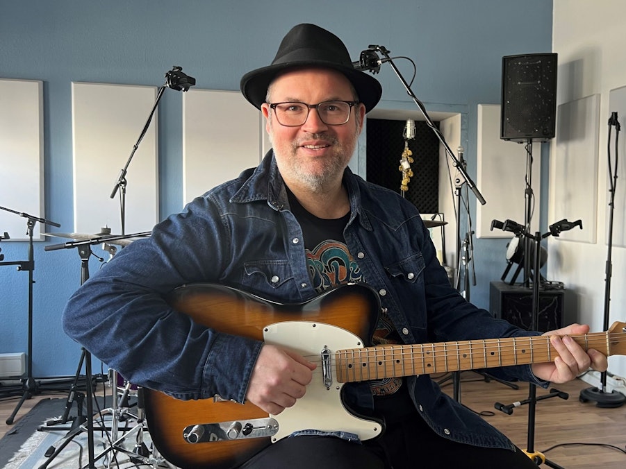 Björn Heuser nahm im Studio das Ostermann-Lied neu auf.