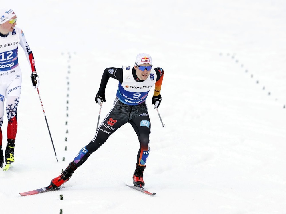 Vinzenz Geiger, hier bei der Nordischen Ski-WM 2025 in Trondheim, brach bei der Langlauf-Entscheidung in der Nordischen Kombination ein und sorgte für einen echten „Behle-Moment“. (Bild: 2025 Getty Images/Christophe Pallot/Agence Zoom)