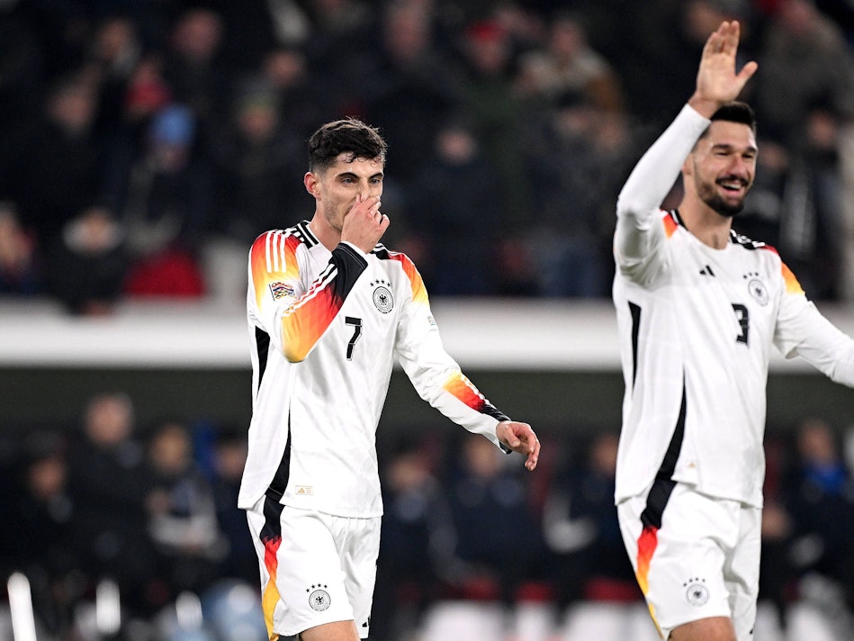 Kai Havertz (l.) und Tim Kleindienst auf dem Platz.