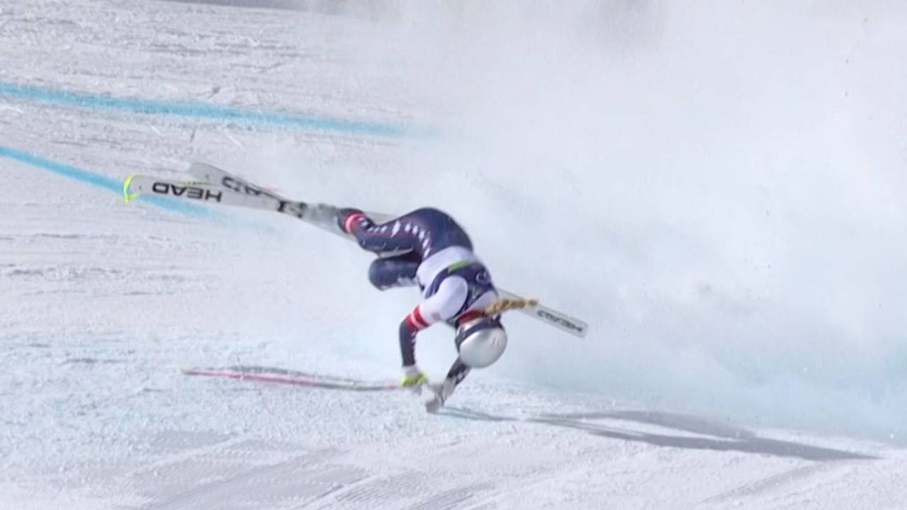 Skifahrerin Lindsey Vonn überschlägt sich beim Olympischen Abfahrts-Rennen in Cortina d'Ampezzo.