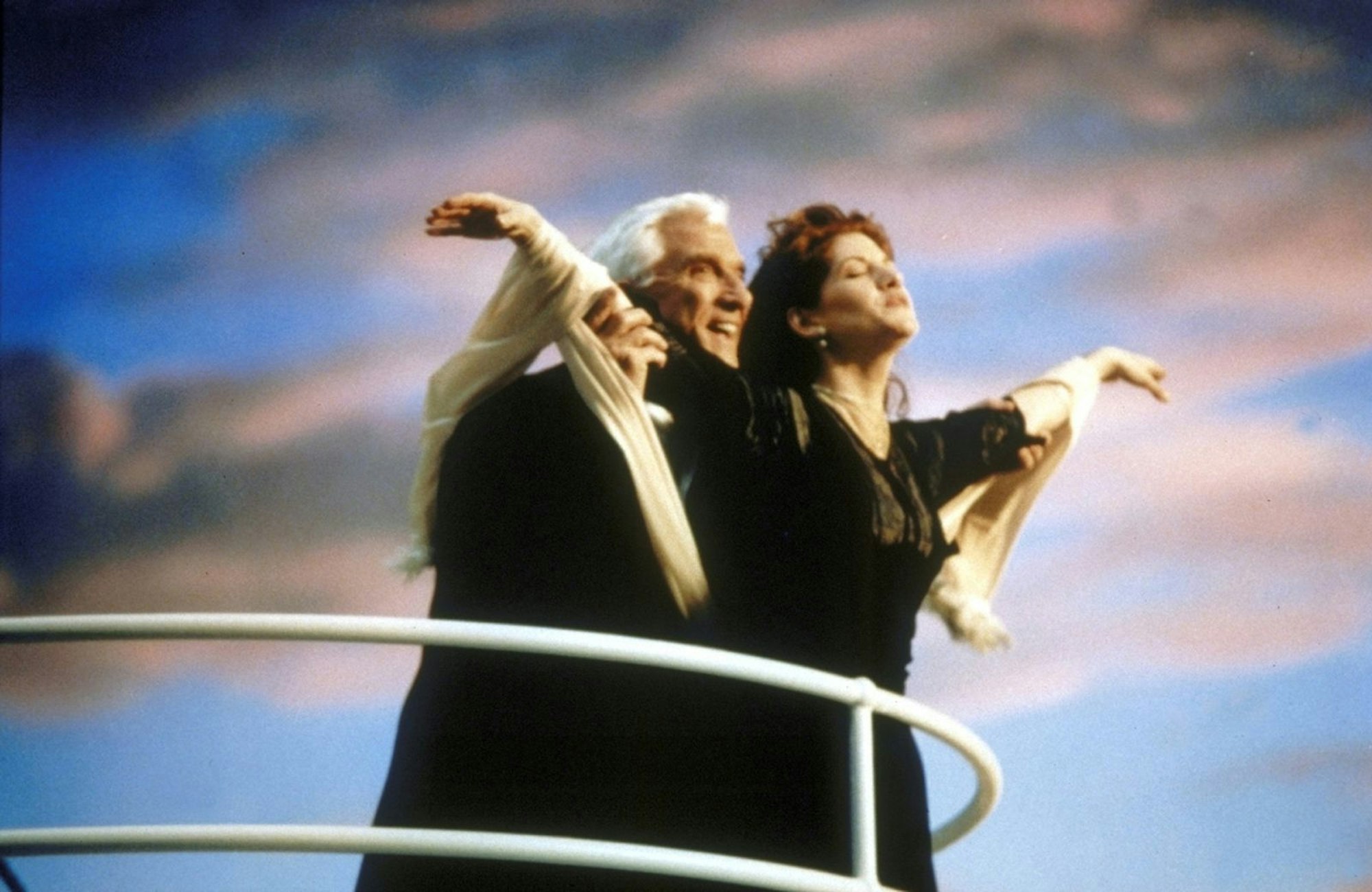 Filmzitate durften auch im Nielsen-Klamauk „Leslie Nielsen ist sehr verdächtig“ (1998) nicht fehlen. (Bild: kabel eins / Constantin)