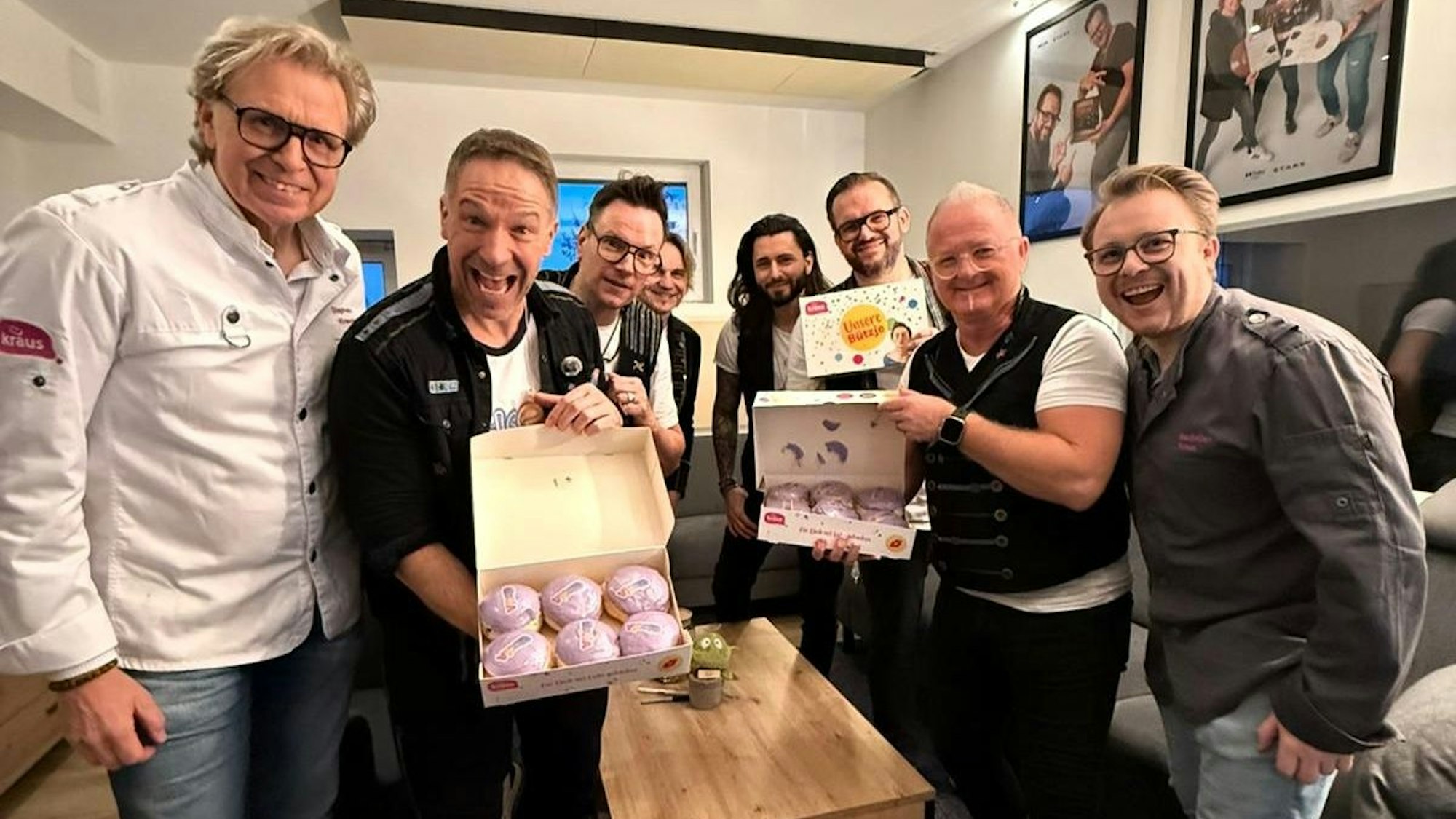 Die Höhner präsentieren die „Gisela Bützje“.