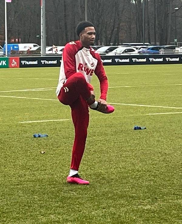 David Fürst wurde aus der U19 hochgezogen und durfte am 11. Februar 2025 mit den Profis des 1. FC Köln trainieren.