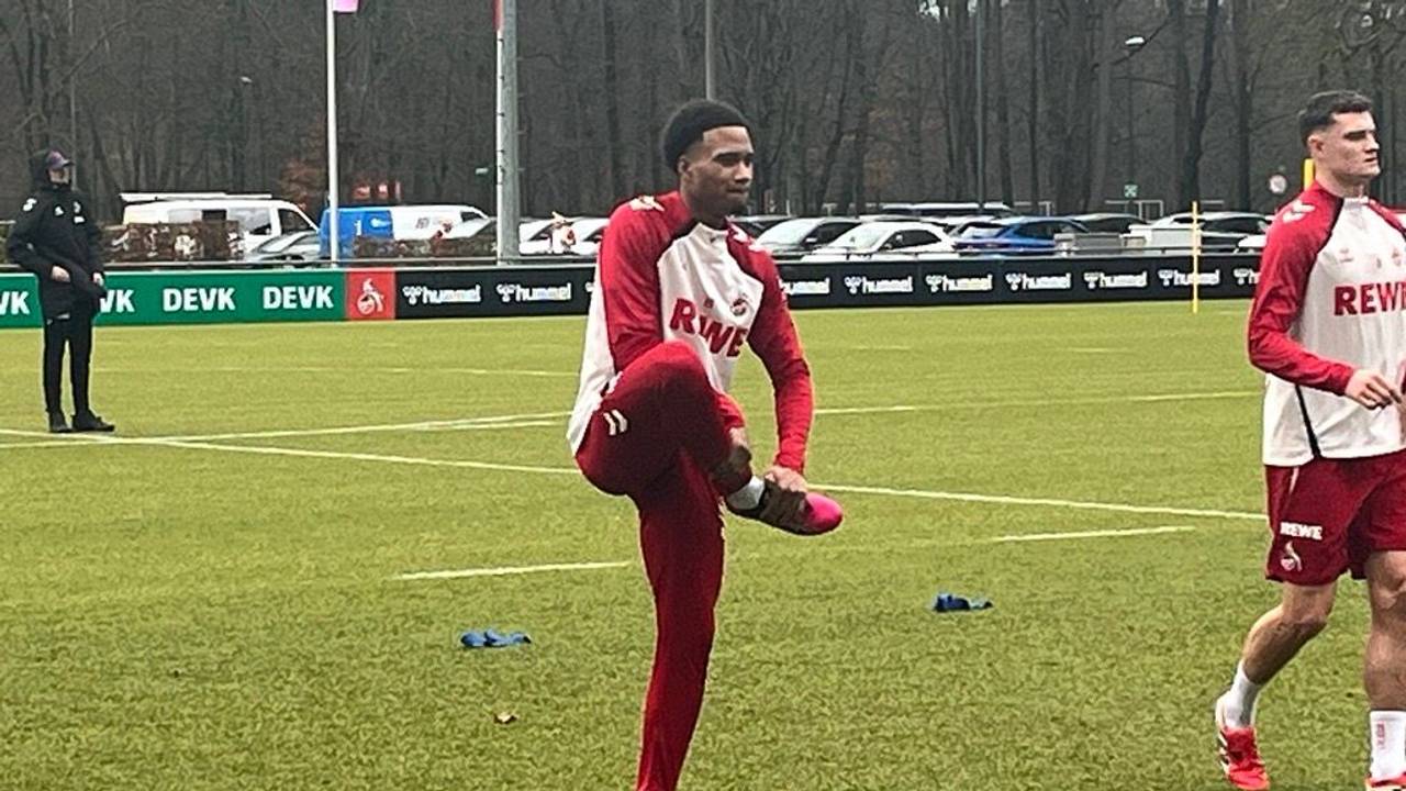 David Fürst wurde aus der U19 hochgezogen und durfte am 11. Februar 2025 mit den Profis des 1. FC Köln trainieren.