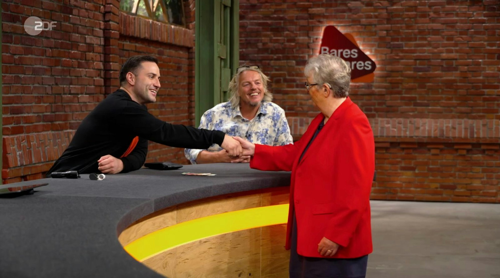 Ingeborg gab schwermütig den Zuschlag und gestand nach der Sendung etwas traurig: „Ich werde den Adler vermissen.“
(Bild: ZDF)