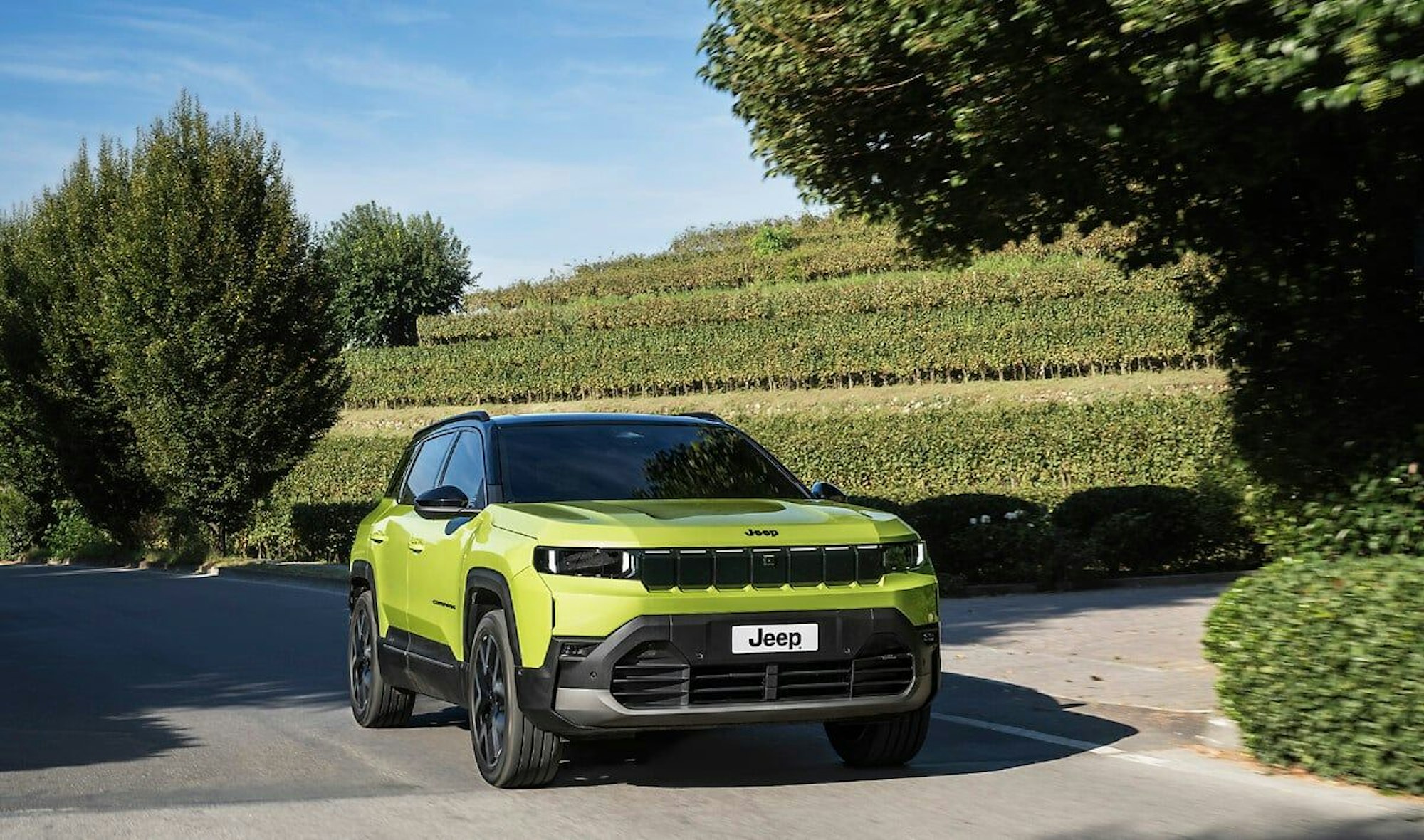 Hellgrüner Compass im Facelift im Exterieurshot