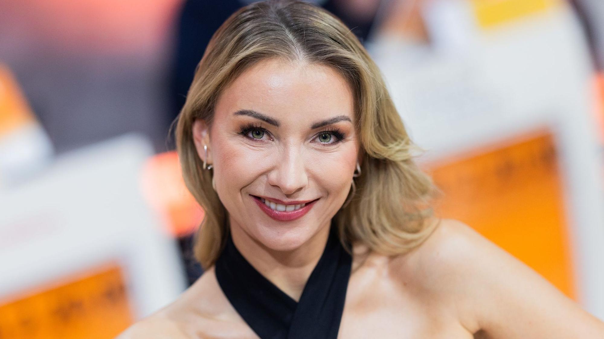Anna-Carina Woitschack lächelt.