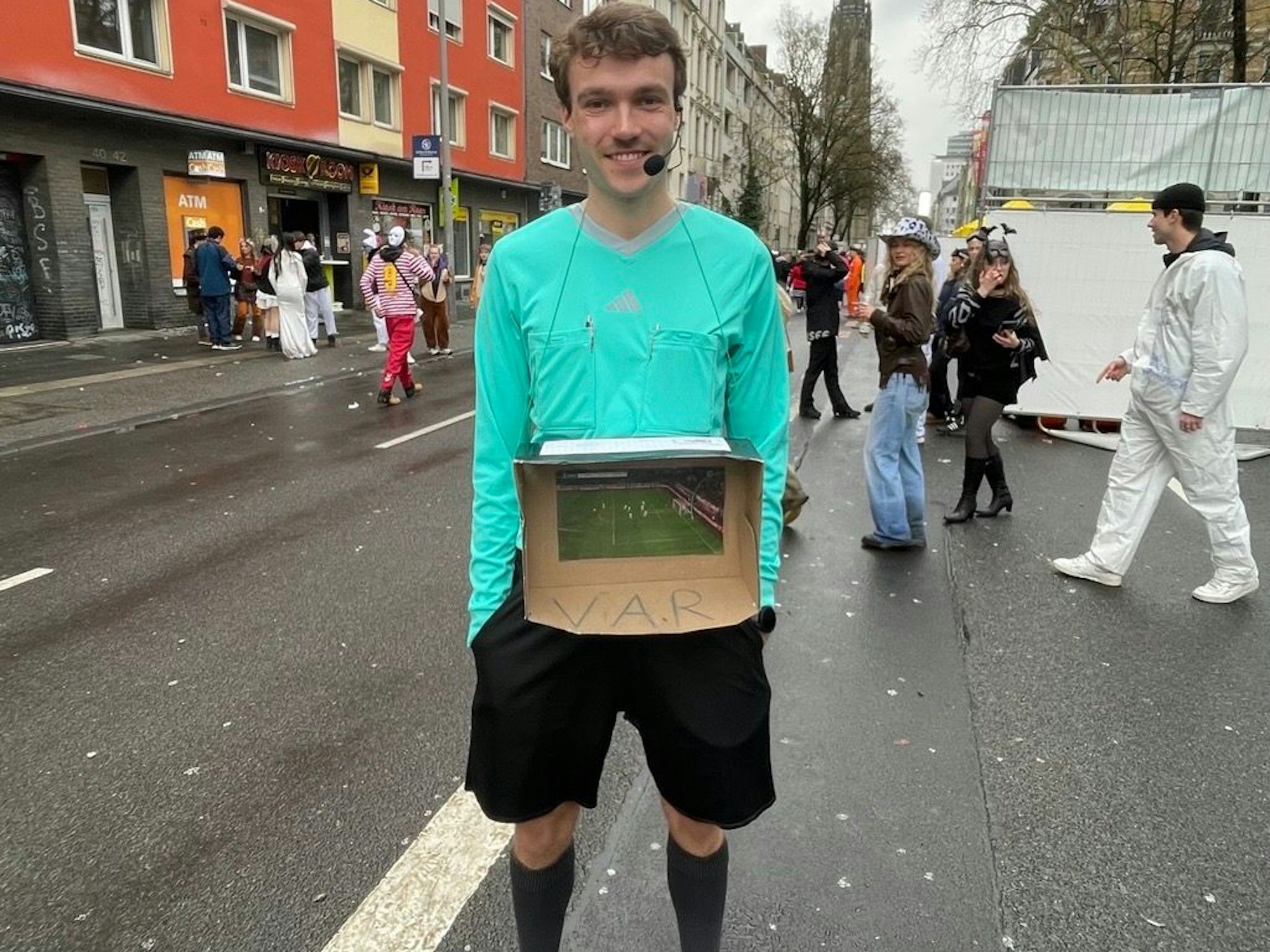 Luis aus dem Münsterland geht als Videoschiedsrichter.