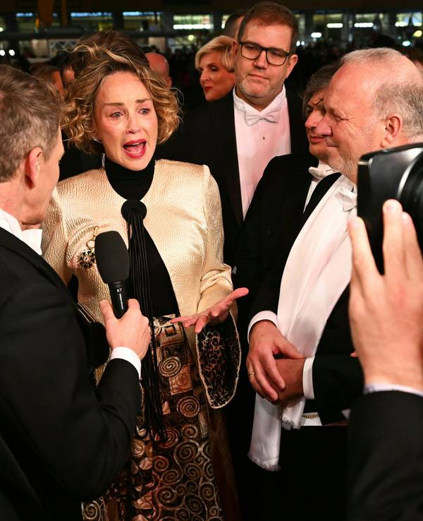 Sharon Stone wird interviewt und gefilmt.