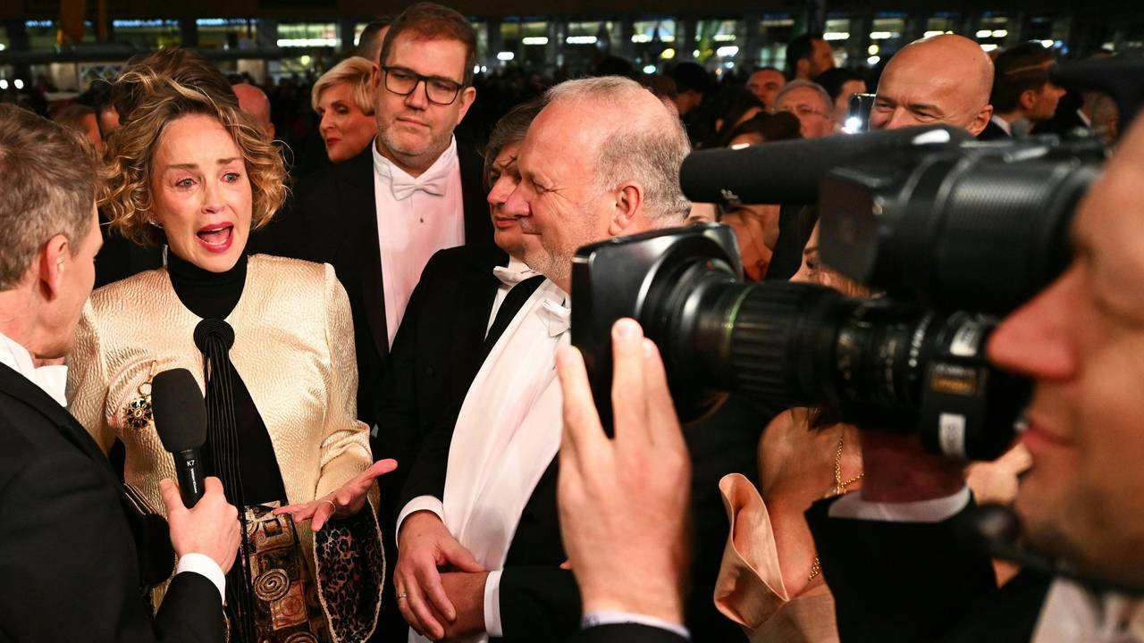 Sharon Stone wird interviewt und gefilmt.