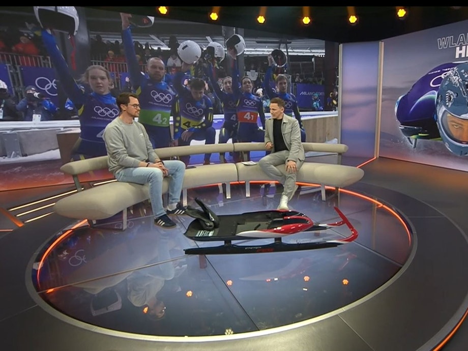 Jochen Breyer und Johannes Ludwig sprechen im Studio.