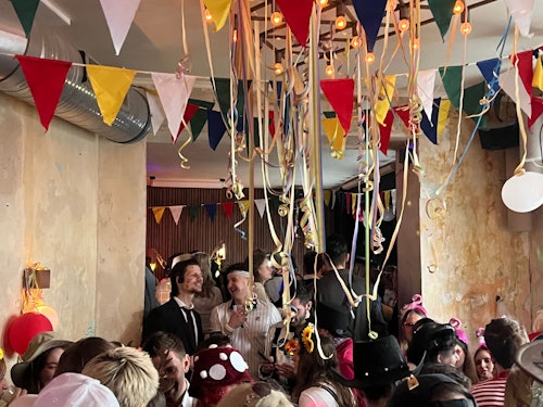 Im Schnörres wird ausgelassen gefeiert.