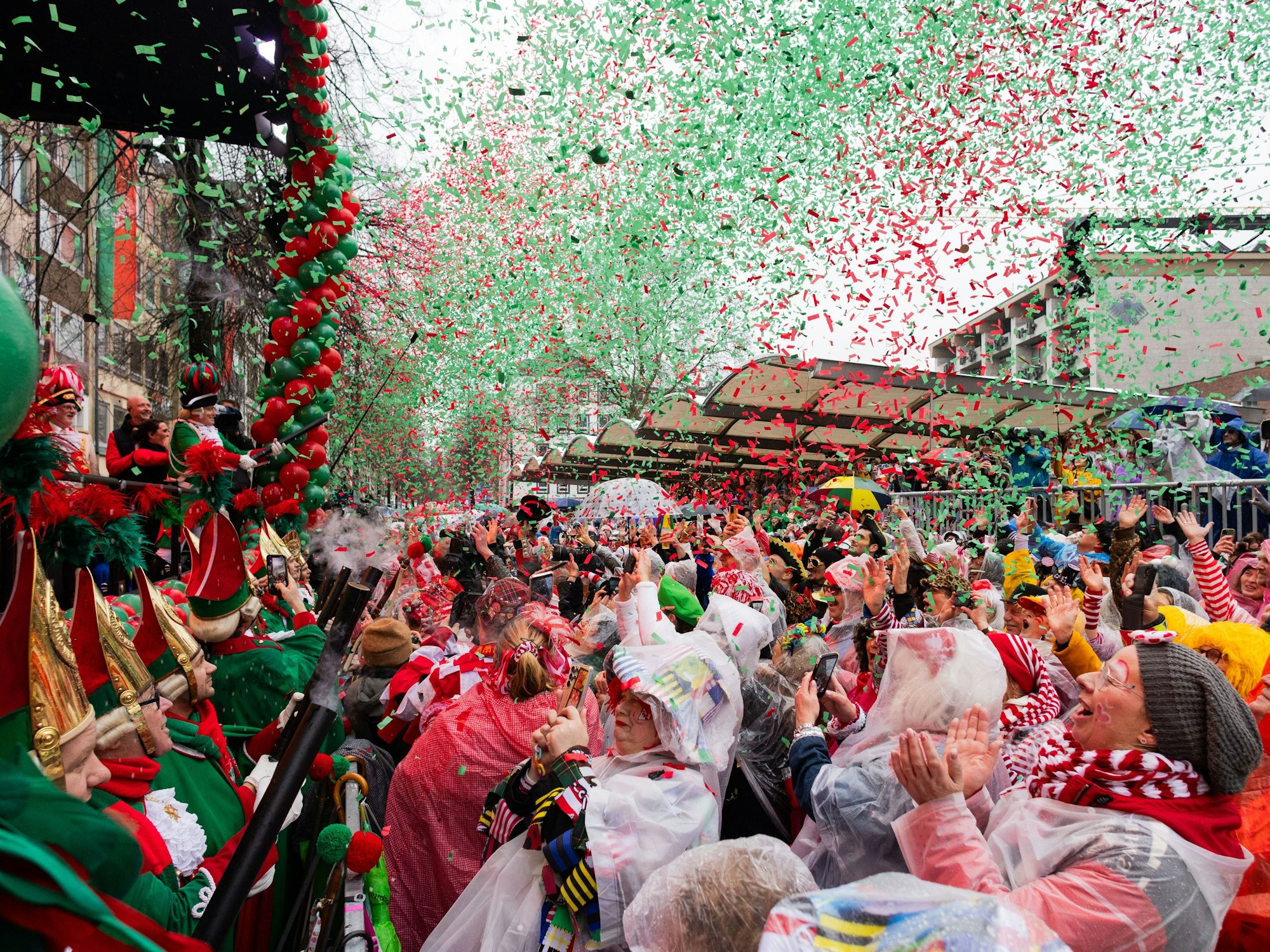 Konfetti auf dem Alter Markt bei den Altstädtern.