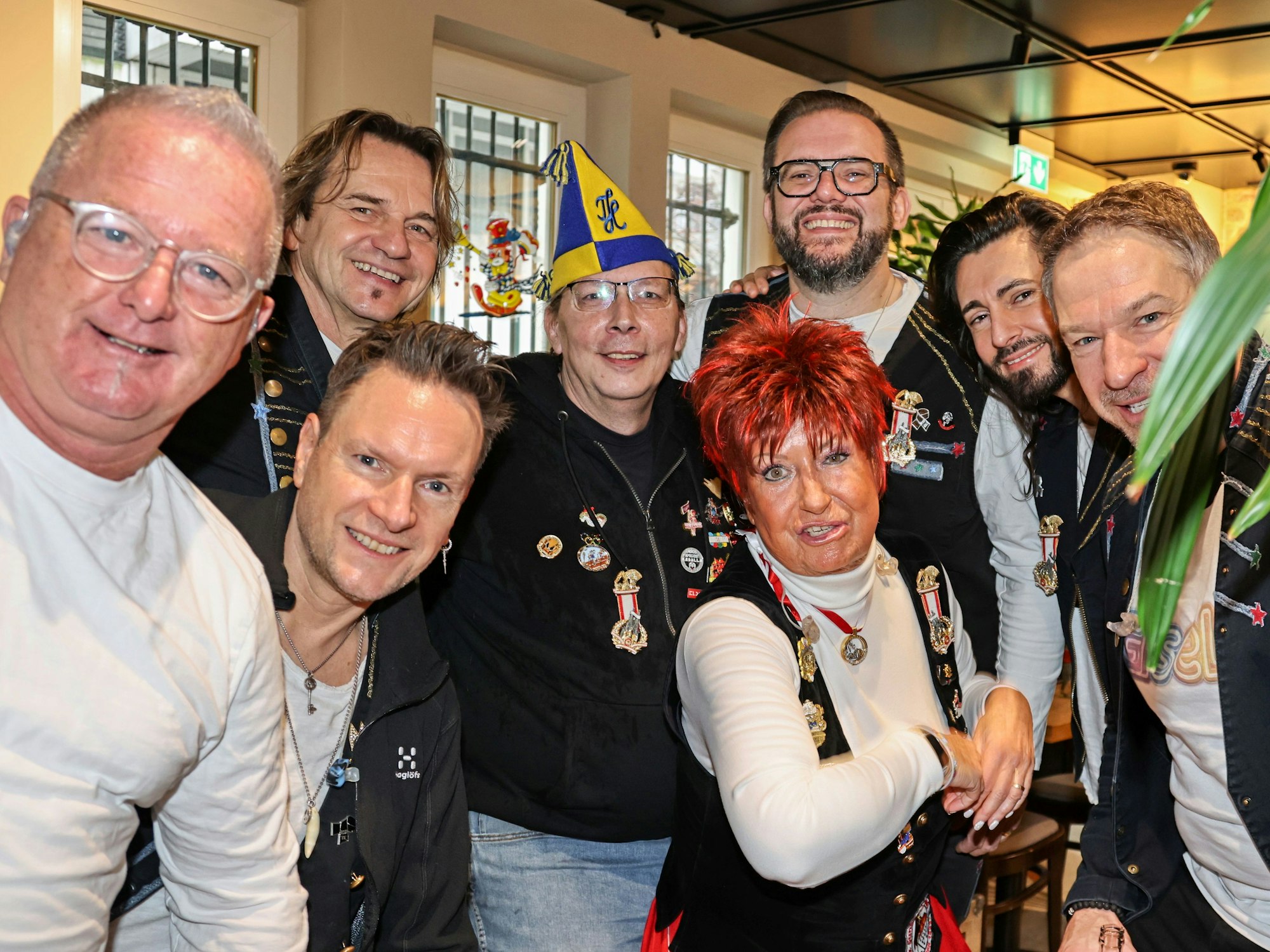 Die Höhner gratulieren Marita Köllner.