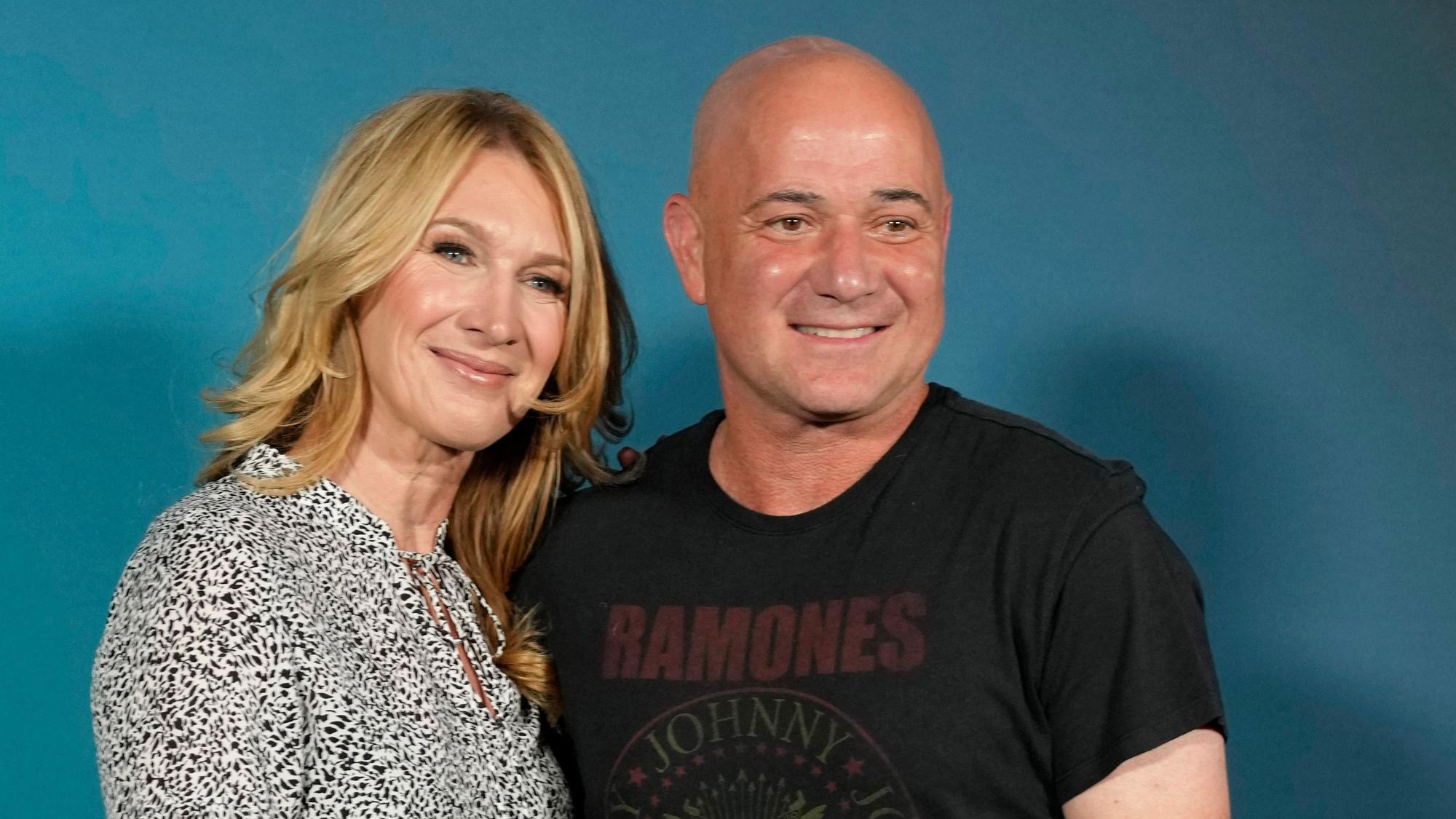 Steffi Graf (l.) an der Seite ihres Ehemanns Andre Agassi.