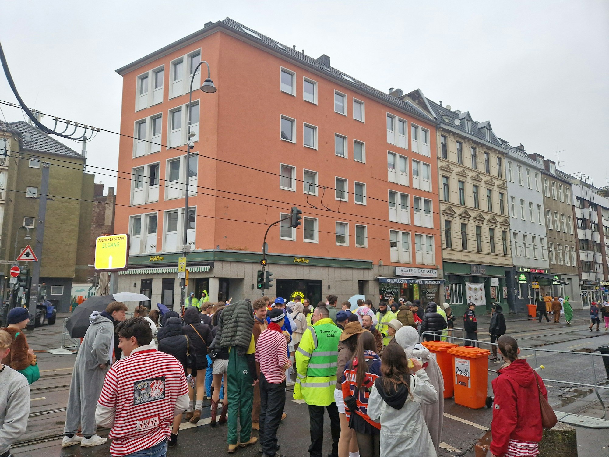 De Zülpicher Straße um kurz nach 9 Uhr.