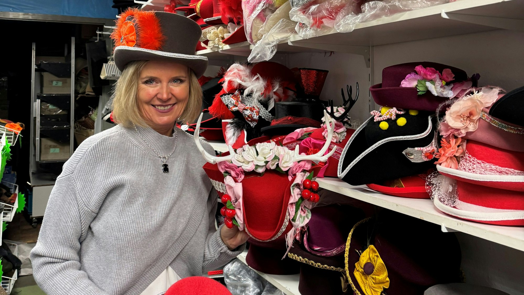 Hutmacherin Ute Flemming aus Köln-Ehrenfeld in ihrem Atelier.