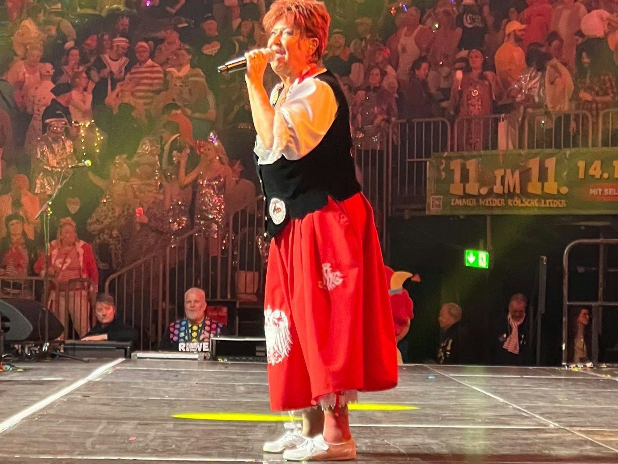 Marita Köllner auf der Bühne der Lanxess-Arena.