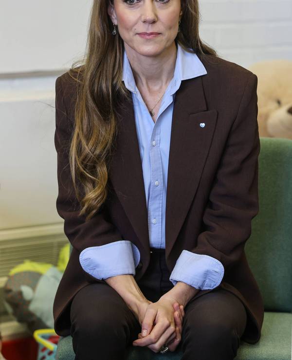 Bei ihrem Besuch in einer Schule in Croydon spricht Prinzessin Kate mit Kindern über Gefühle, Kreativität und Zusammenhalt.