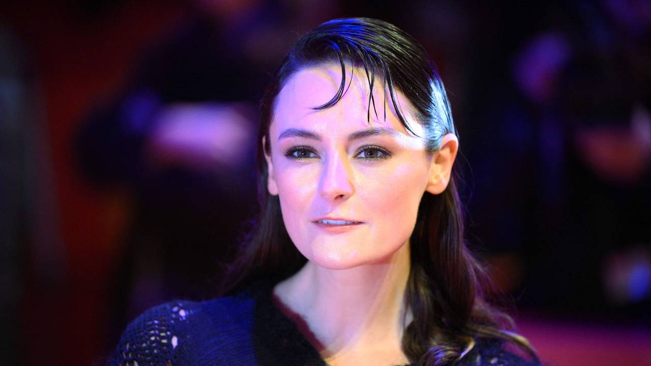 Schauspielerin Lea van Acken erscheint am 12. Februar 2026 zur Premiere des Films „No Good Men“.