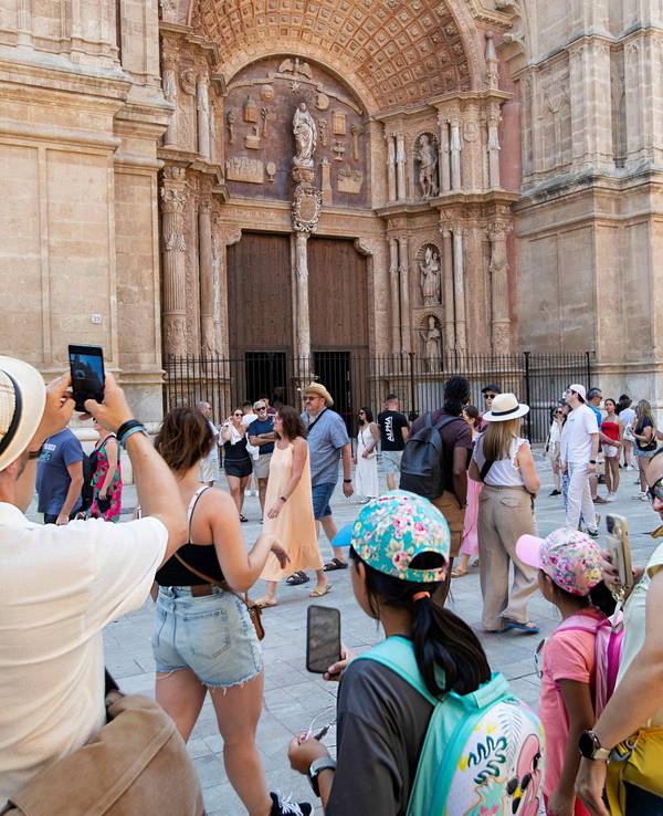 Millionen von Touristen setzen Mallorca zu.