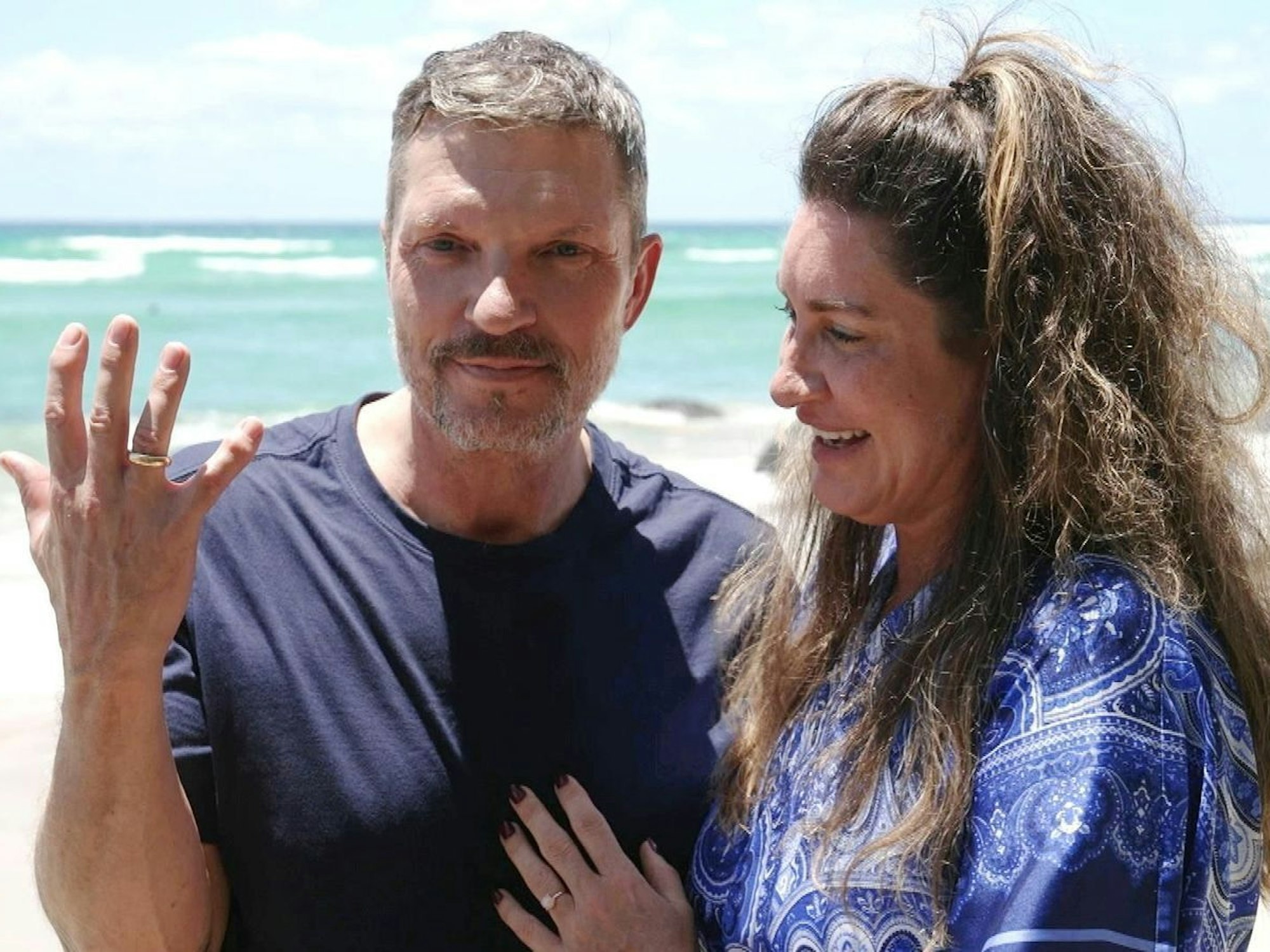 Der verschollen geglaubte Ehering von Hardy Krüger junior ist wieder da: Ein Hobby-Schatzsucher fand ihn am Strand. (Bild: RTL)