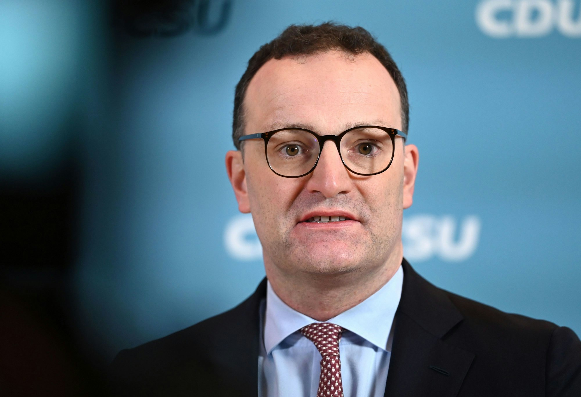ARCHIV - 13.01.2026, Berlin: Jens Spahn, Fraktionsvorsitzender der CDU/CSU, gibt ein Pressestatement im Bundestag. (zu dpa: «Spahn: Steuern senken statt Förderprogramme») Foto: Elisa Schu/dpa +++ dpa-Bildfunk +++