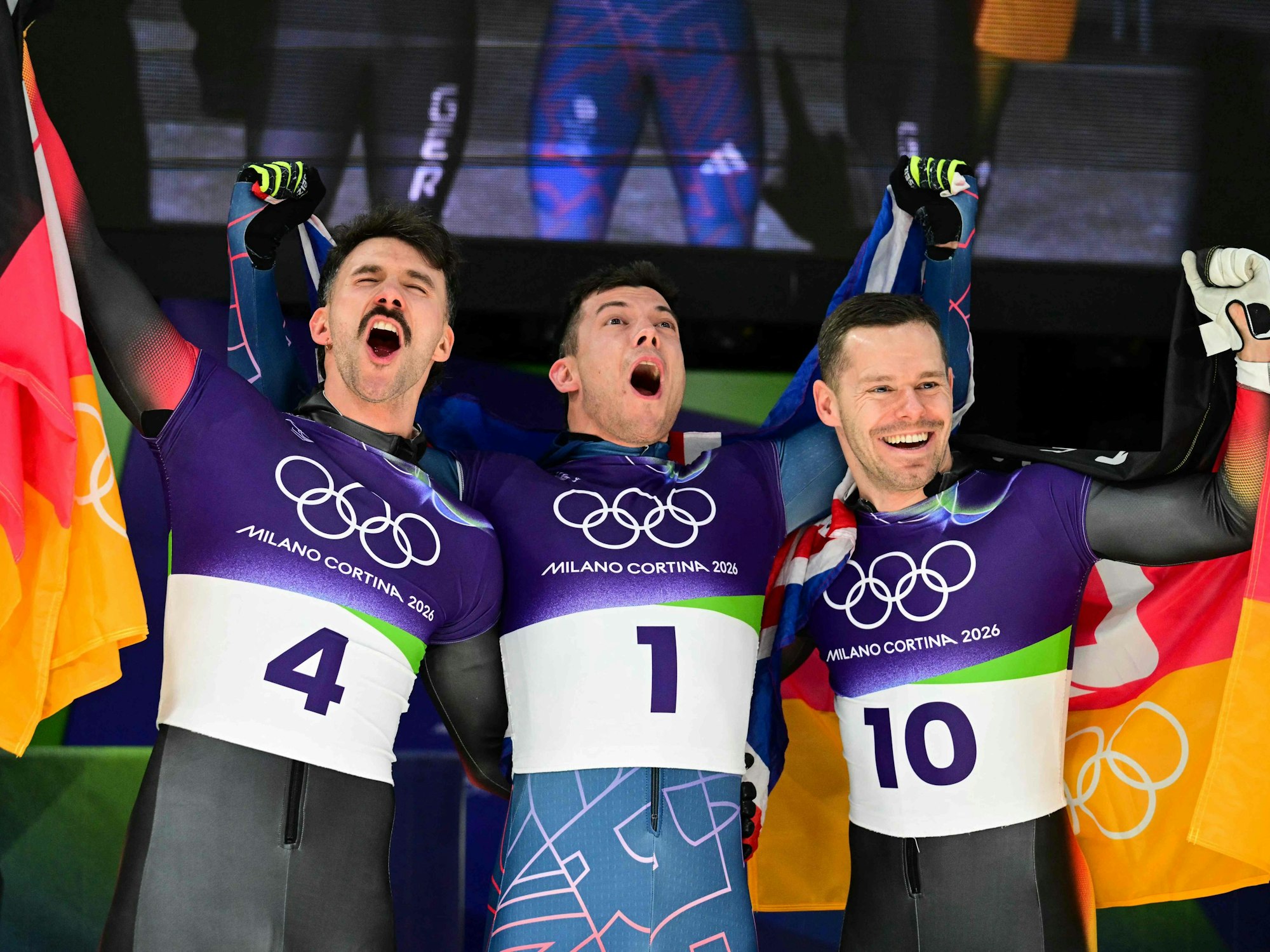 Axel Jungk, Matt Weston und Christopher Grotheer jubeln gemeinsam.