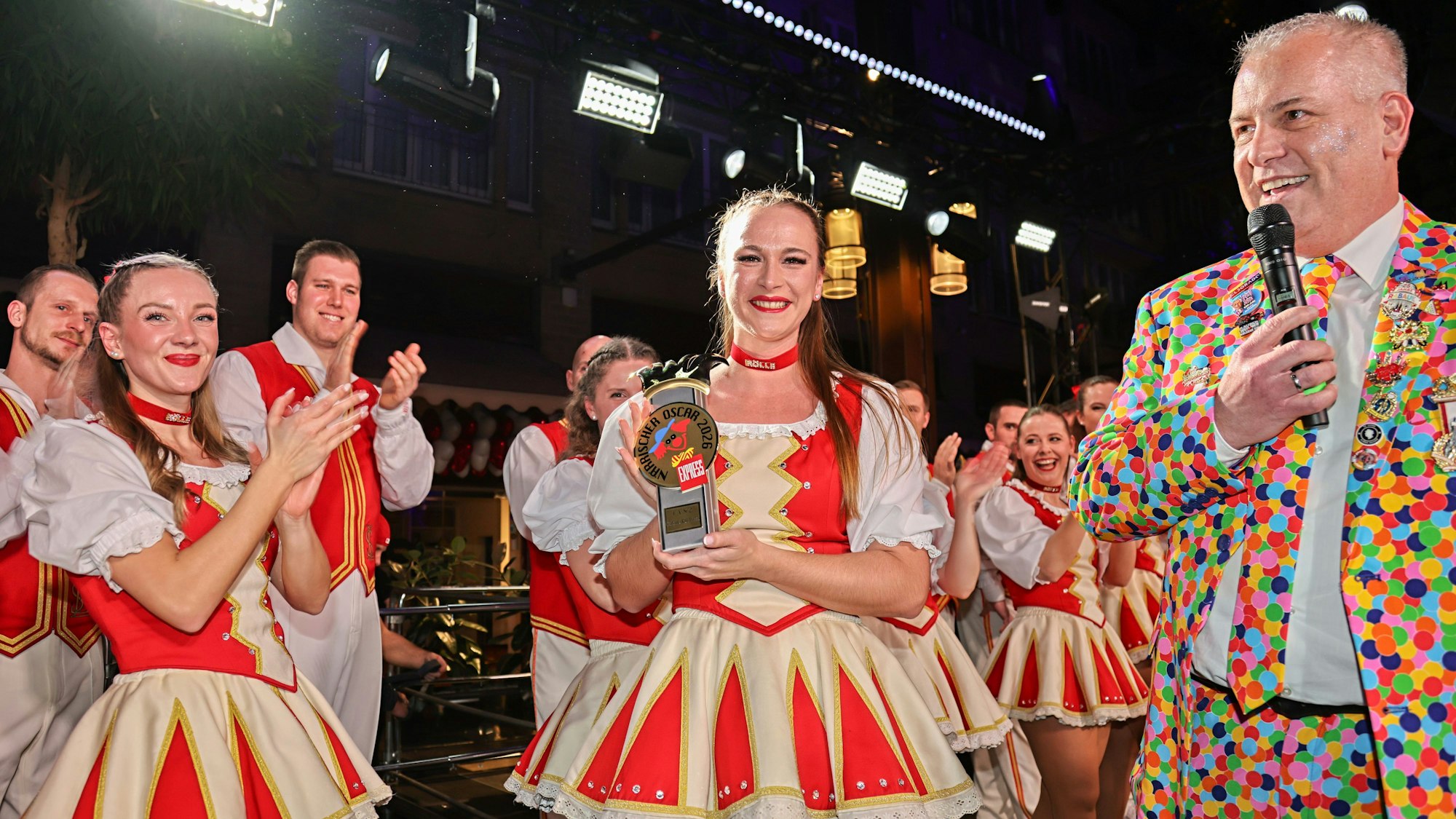 Simone Franzen vom Tanzcorps mit dem Närrischen Oscar.