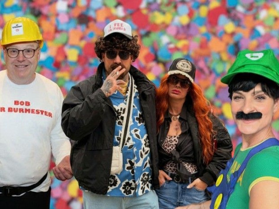 Die Zülpicher Straße in Köln an Wieverfastelovend 2026. Auch Marlene Lufen war in Feierlaune.