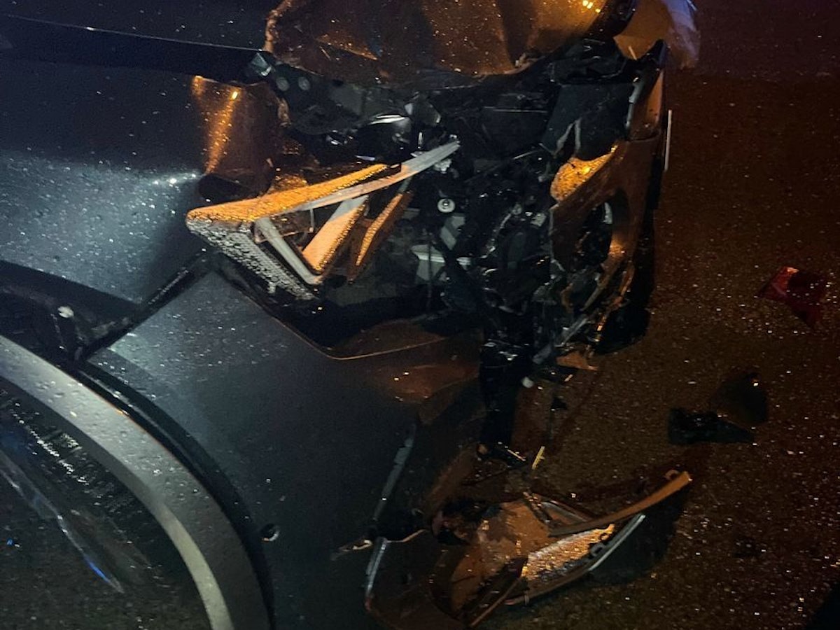 Das bei dem Unfall in Kürten stark beschädigte Auto.