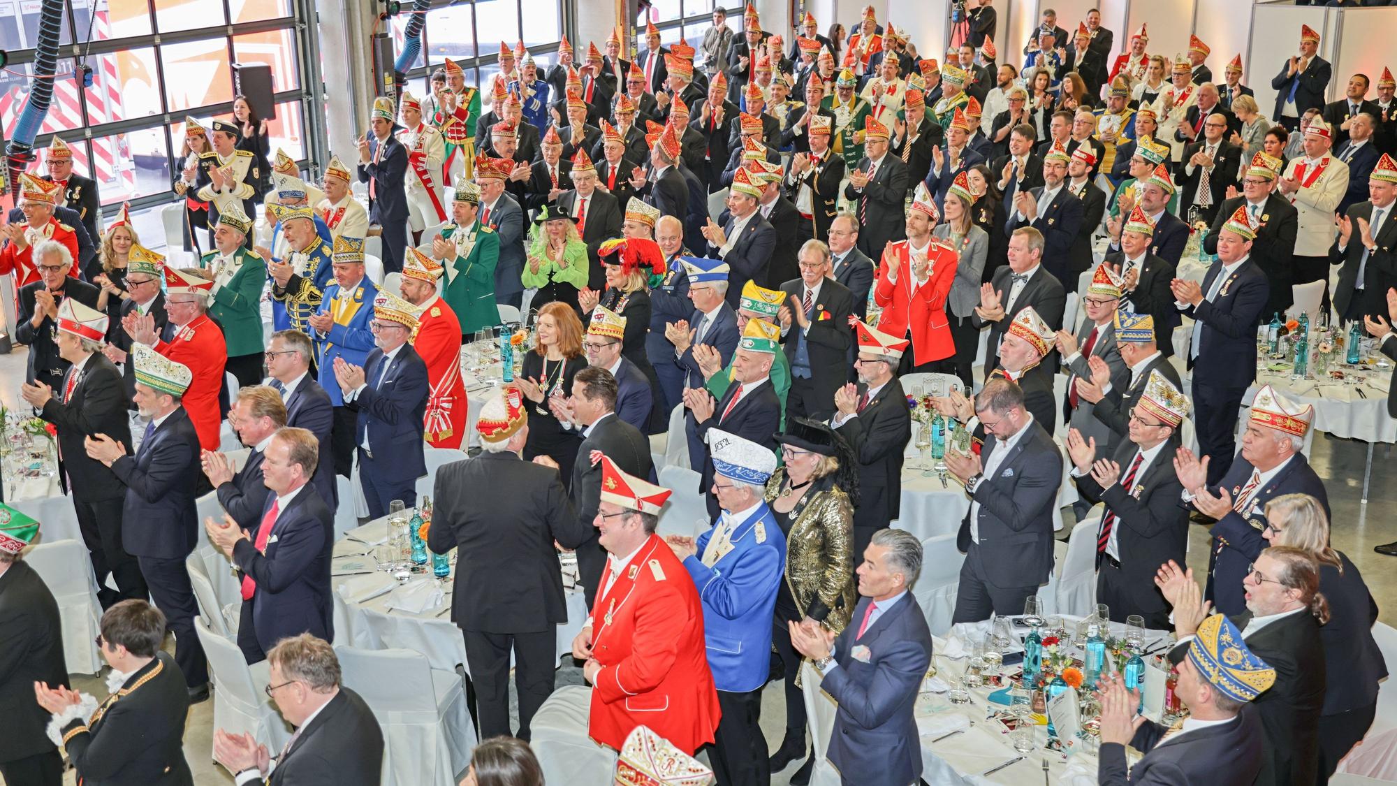 Blick in die Halle beim Festmahl des Dreigestirns.