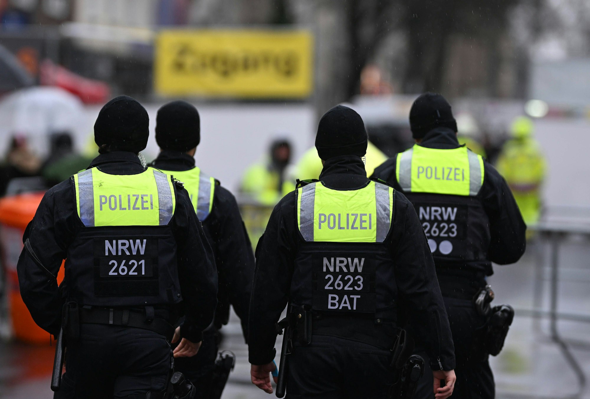 Auf einem Parkplatz im nordrhein-westfälischen Grefrath wird ein junger Mann niedergestochen (Symbolbild).